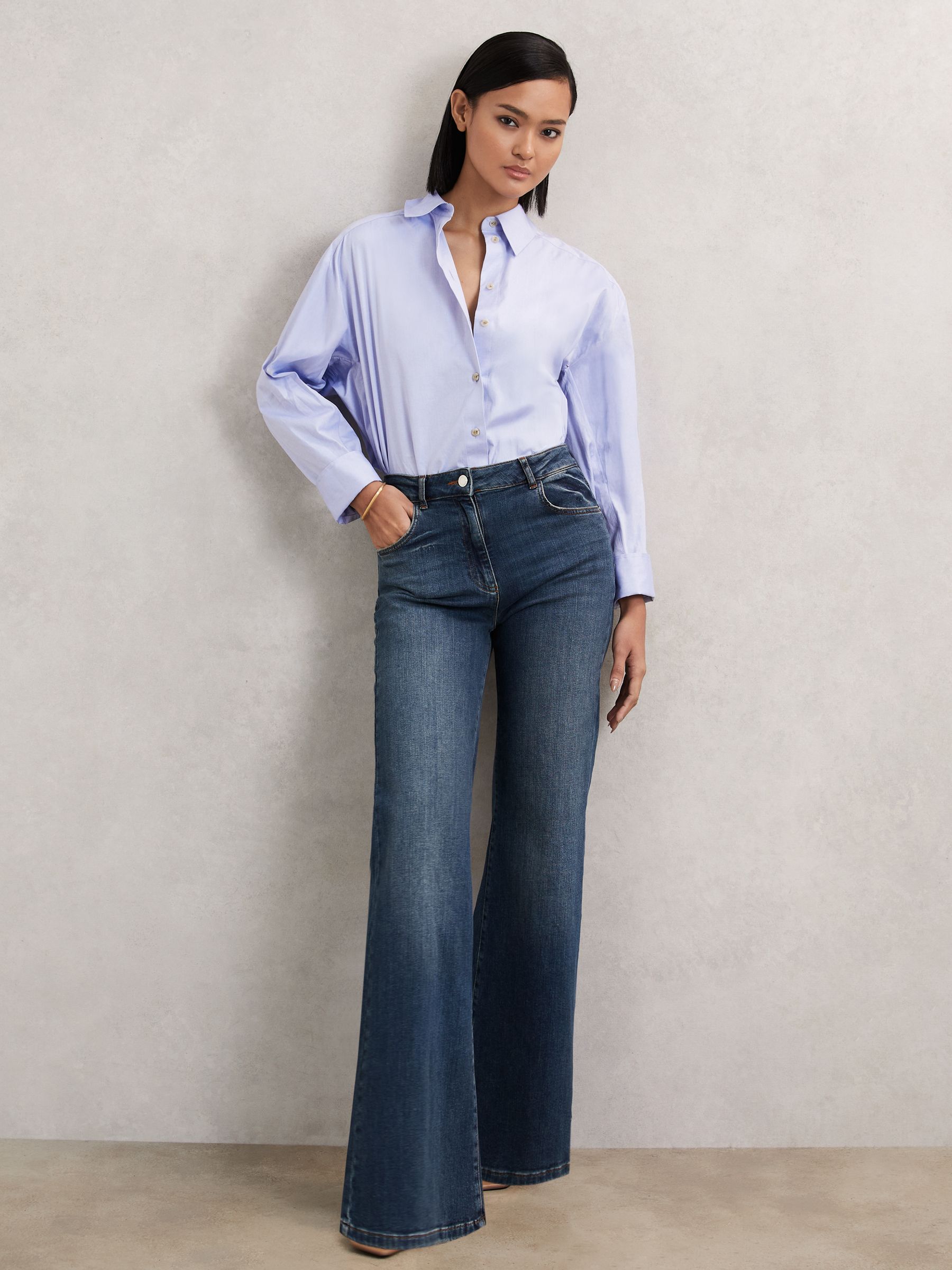 Mid-Rise Flared Jeans in Mid Blue