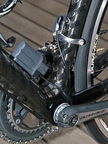This setup strikes us as a bit jury-rigged but we'd imagine that future setups will get cleaner as frame manufacturers develop dedicated routing solutions.