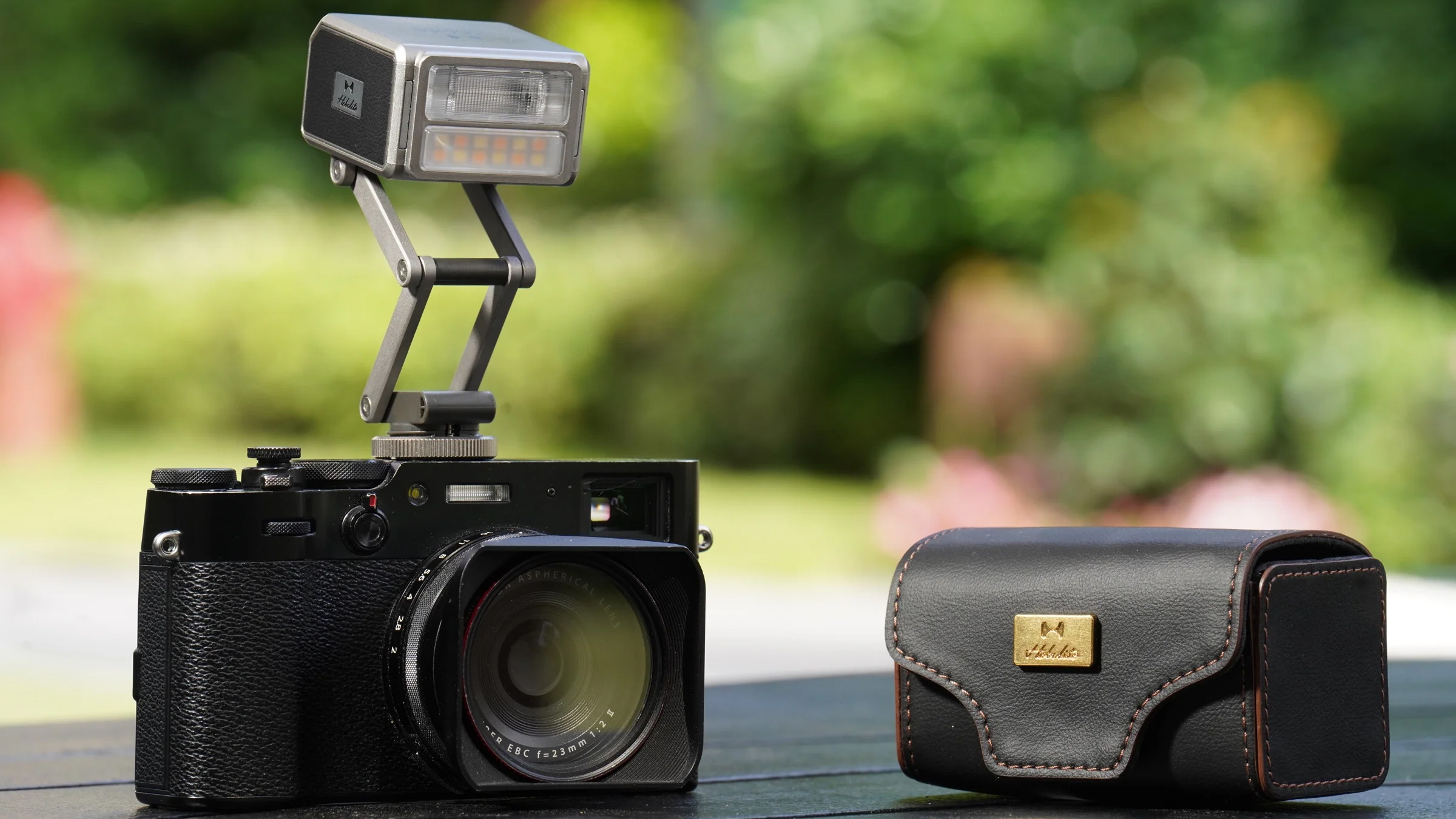The Harlowe Pocket Flash is a small retro-styled flash with riser legs