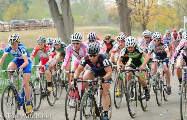 Laura Van Gilder (C3 Althletes Serving Athletes) gets the hole shot in the elite women's start