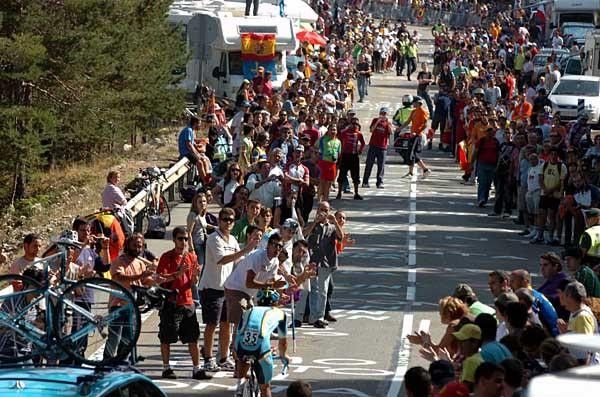 Assan Bazayev (Astana) makes his way through the big crowd