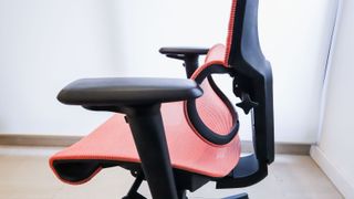 Side profile of the lumbar support on theErgoTune Supreme V3 office chair