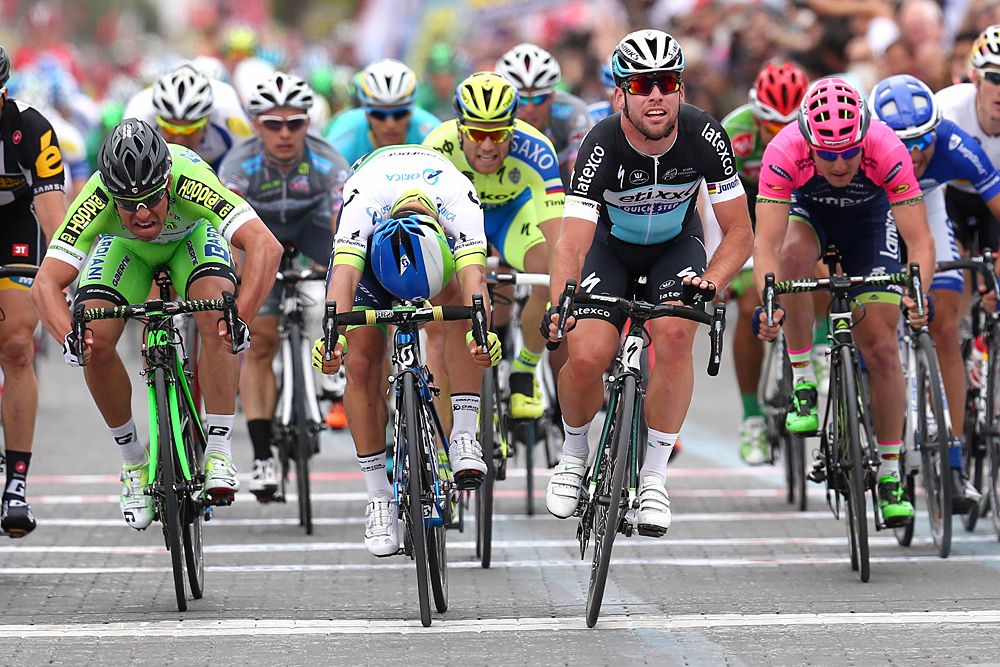Mark Cavendish (Etixx-QuickStep) beats Caleb Ewan (Orica-GreenEdge) in stage 1 Tour of Turkey