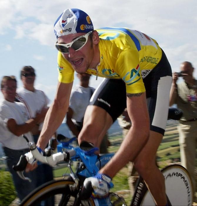 Denis Menchov (iBanesto.com) en route to a 13th place finish in the stage 3 ITT at the 2002 Crit&eacute;rium du Dauphin&eacute; Lib&eacute;r&eacute;