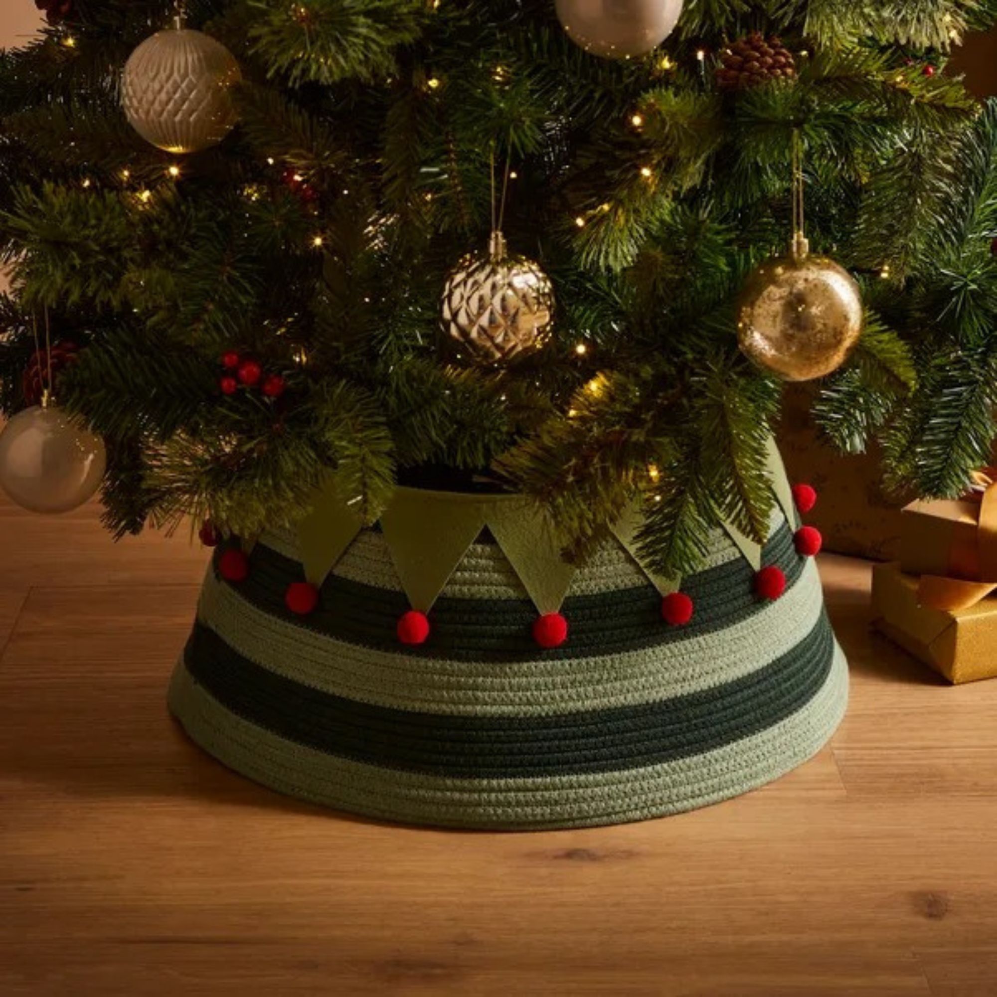 elf tree skirt 