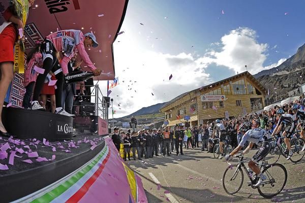 Alberto Contador (Saxo Bank Sungard) on the podium