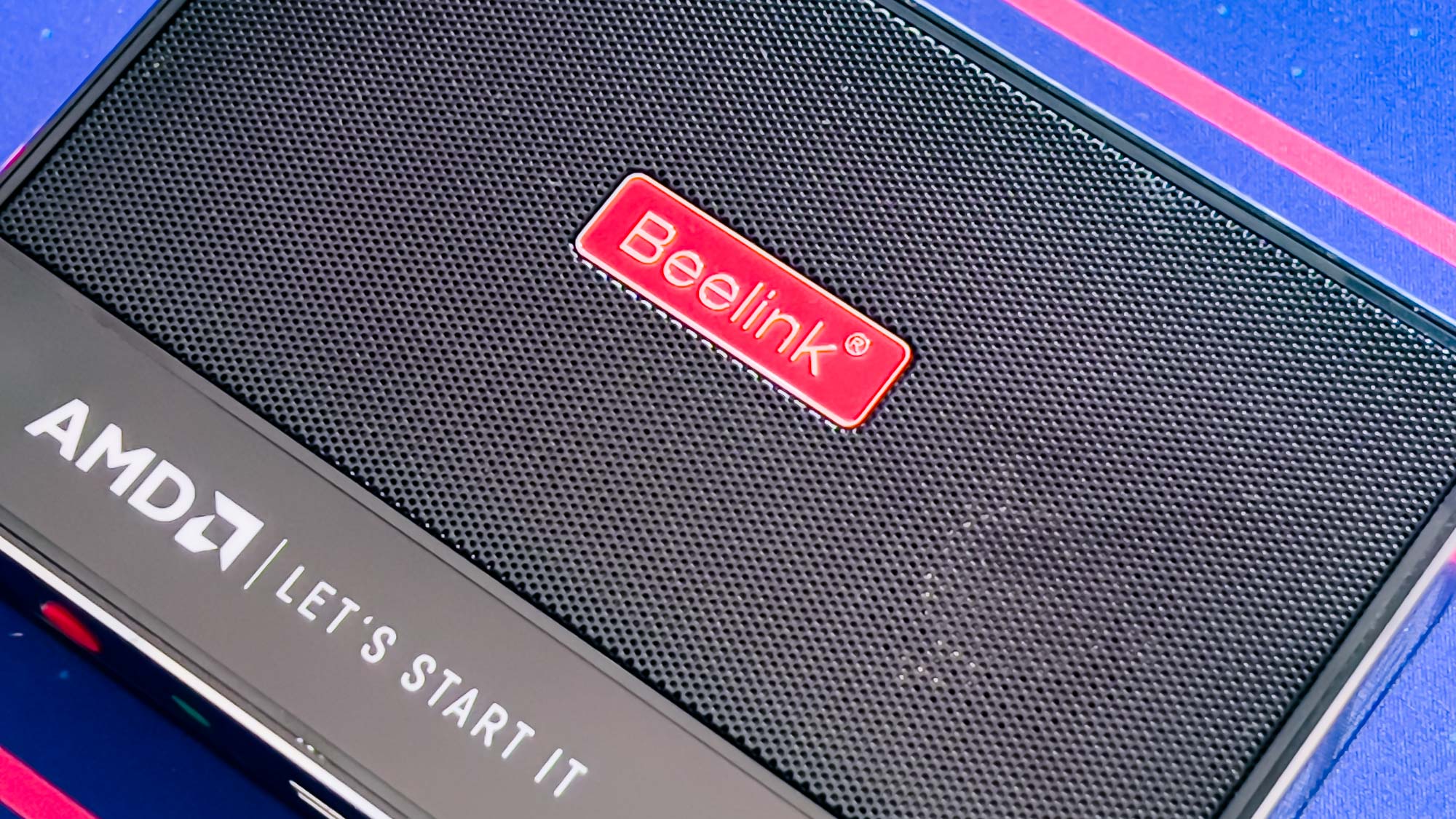 Beelink GTR5 on desk