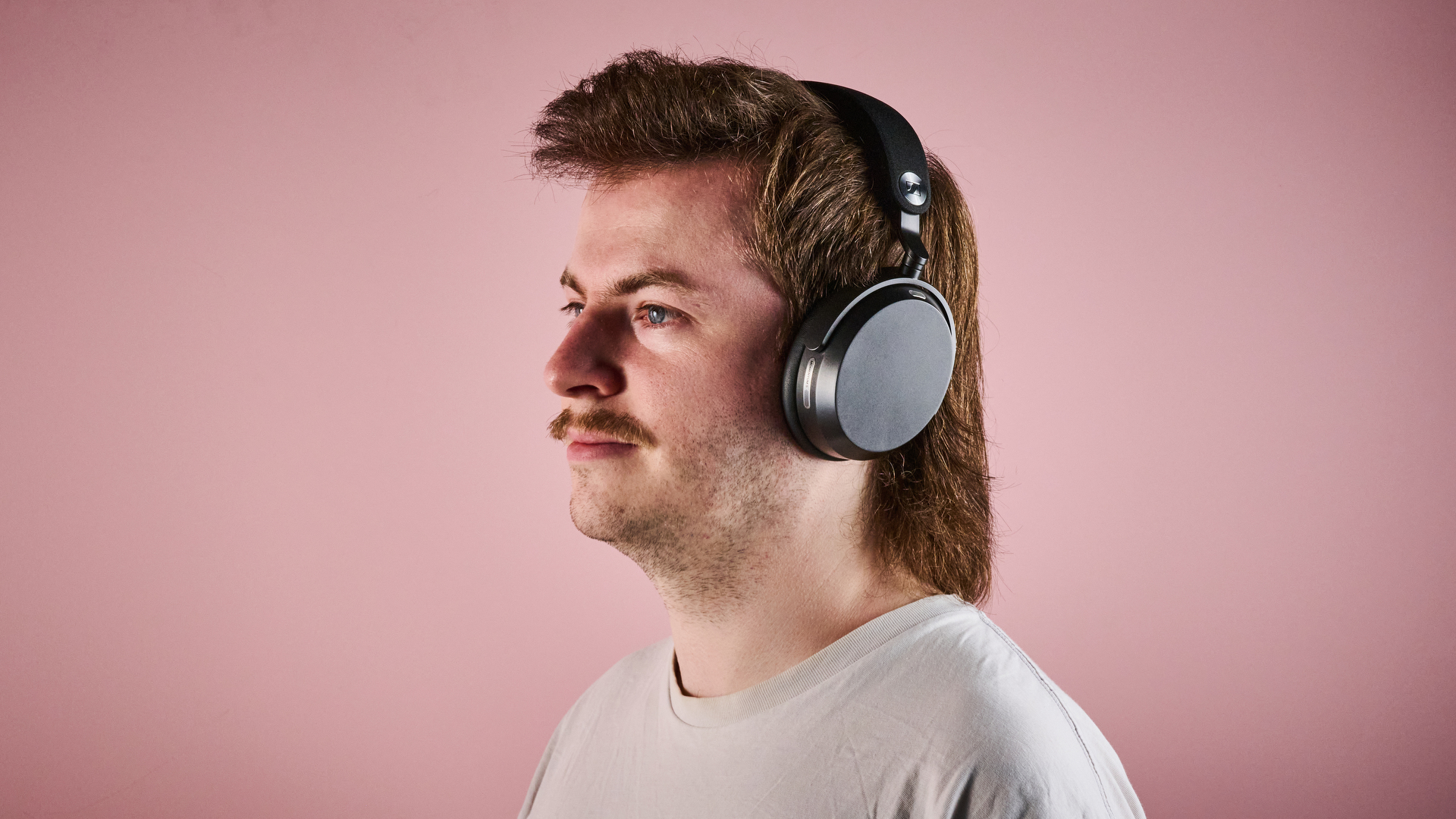 A man modeling the Sennheiser Momentum 5.