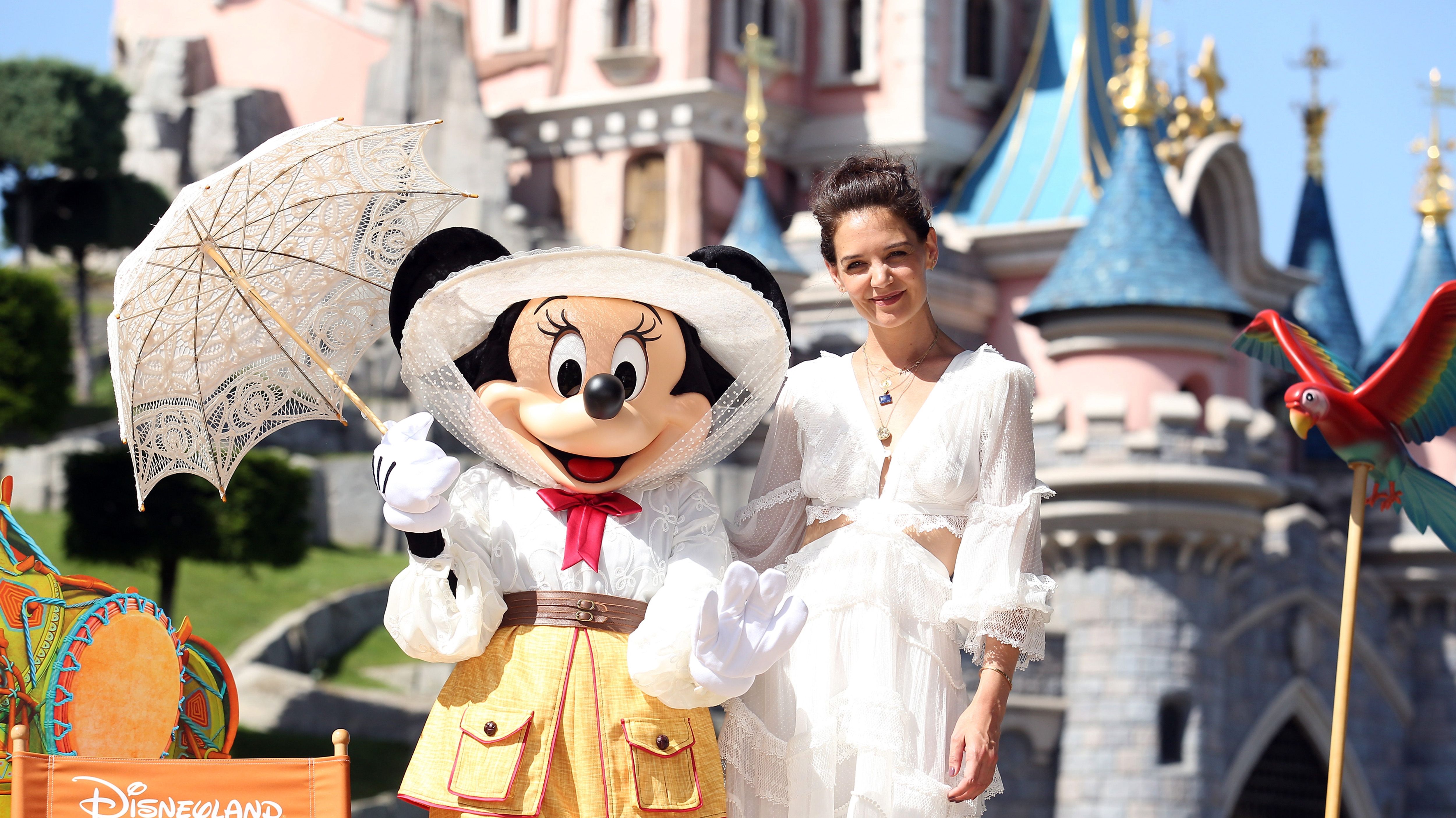 Walt disney world, White, Amusement park, Fun, Park, Recreation, Vacation, World, Mascot, Tourism,