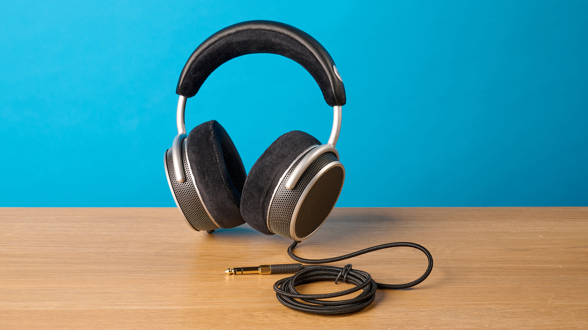 Grell OAE2 studio headphones photographed in front of a blue background