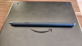 A close-up of the Premium Pen on the Amazon Kindle Scribe