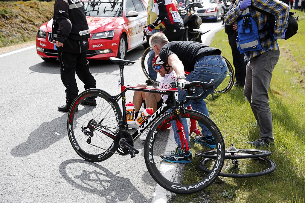 Nicolas Edet (Cofidis) on the deck after a crash at Pais Vasco