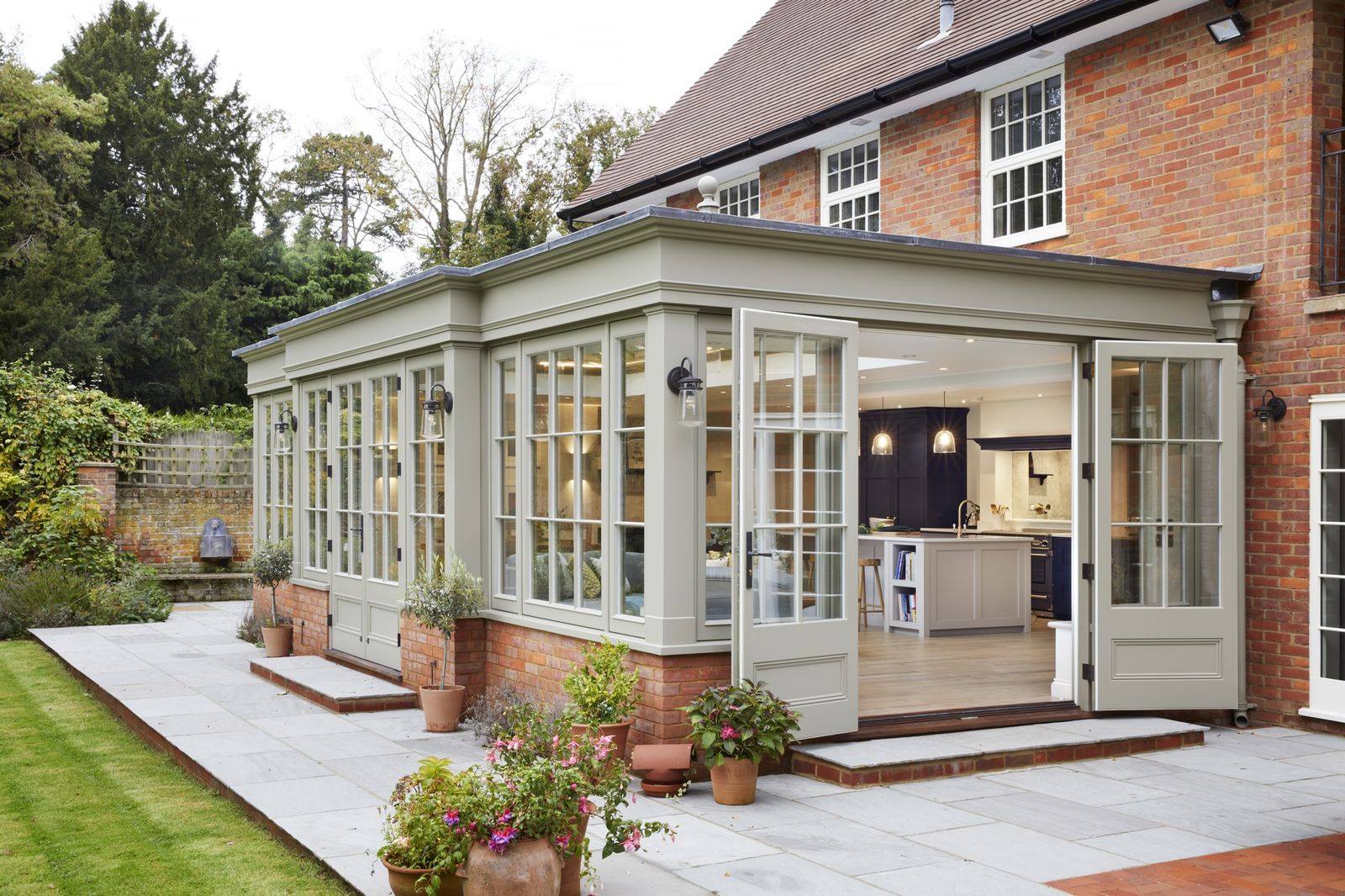 What is the difference between conservatories and orangeries? | Livingetc