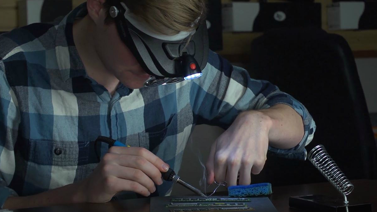Magnifying headset