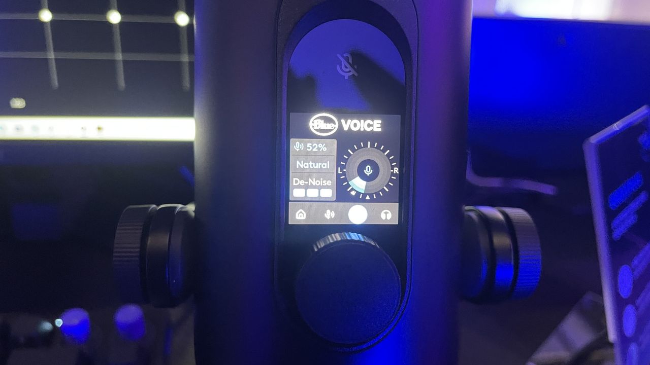 A Logitech Blue Yeti 2 gaming mic.