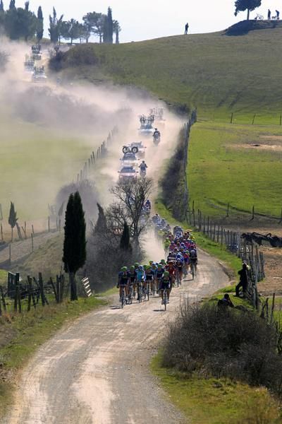 The Strade Bianche peloton on the race's characteristic 'white gravel'.