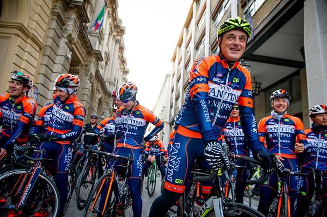 2015 Nippo-Vini Fantini blue and orange kits