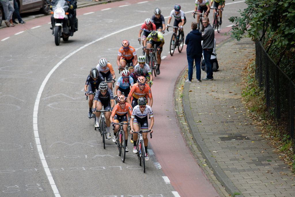 The peloton onto the Cauberg during the final stage