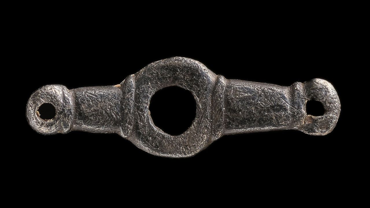 A medieval silver bar-mount discovered in Llancarfan community, Vale of Glamorgan