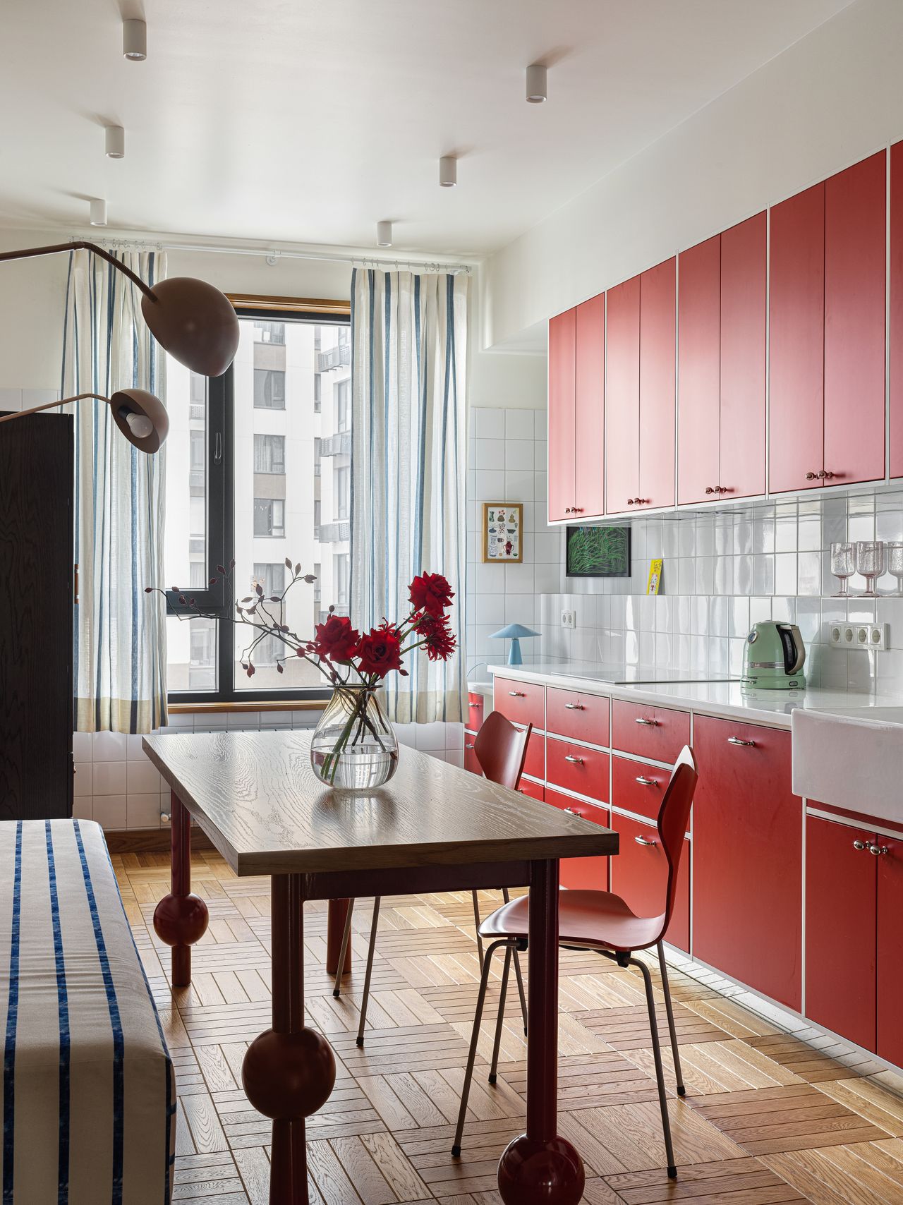 A kitchen drenched in red