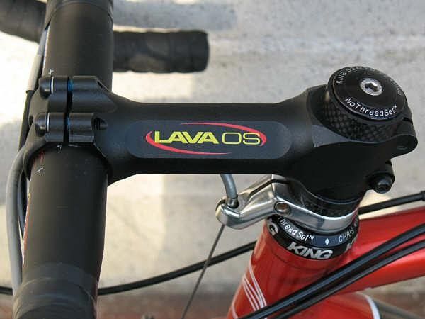 Profile Design's Lava OS stem clamps its Hammer OS handlebar A conventional Chris King NoThreadSet replaces the integrated unit on the stock Blue CXC frameset.