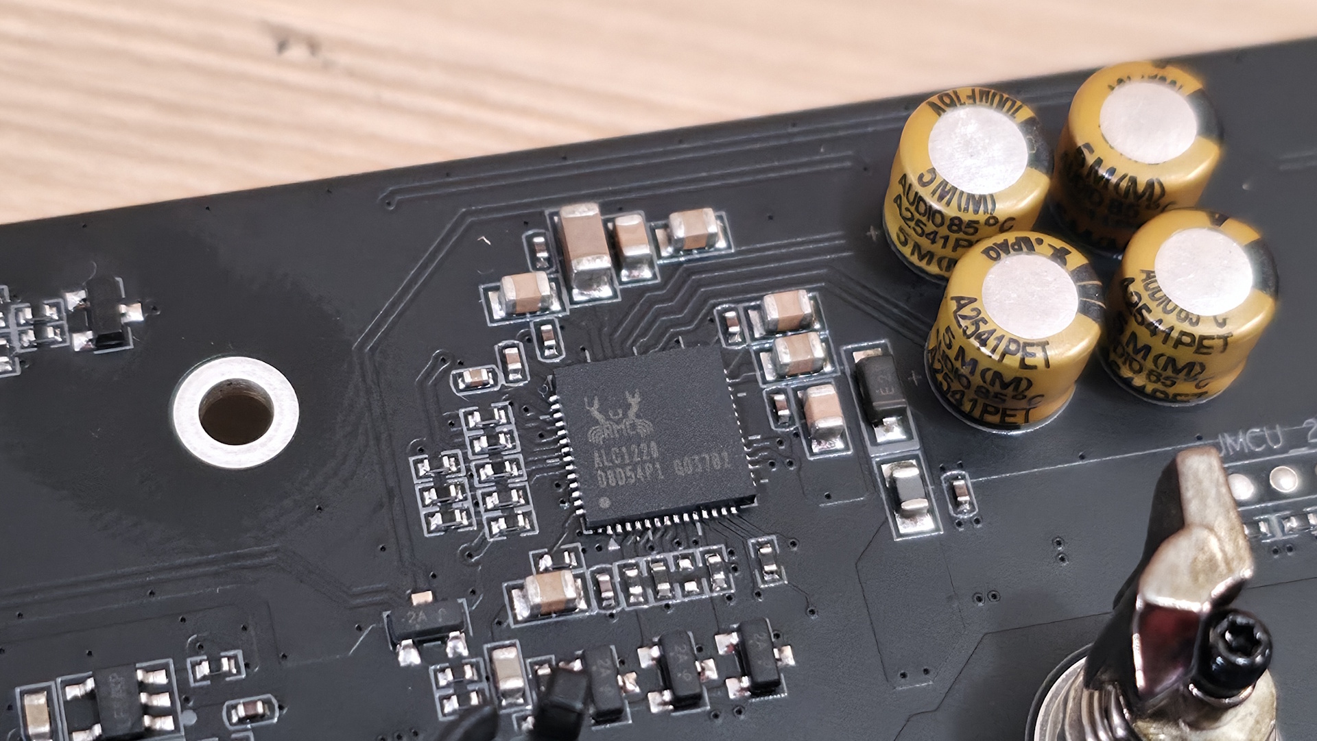 Colorful iGame X870E Vulcan OC - ICs