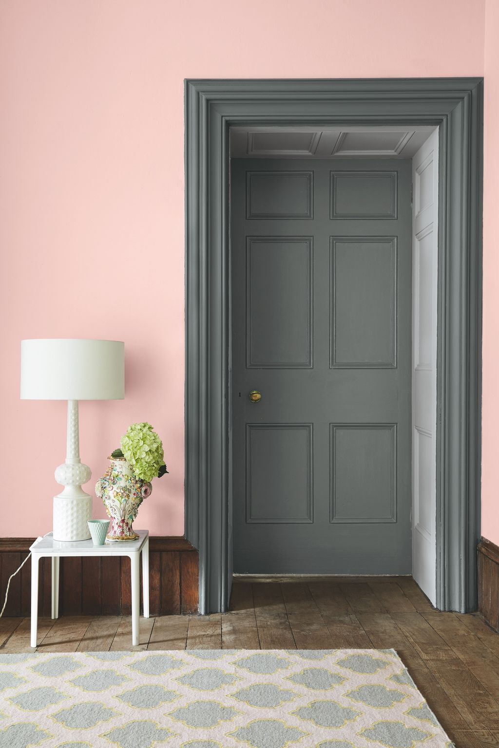 Should doors be painted the same color as walls?