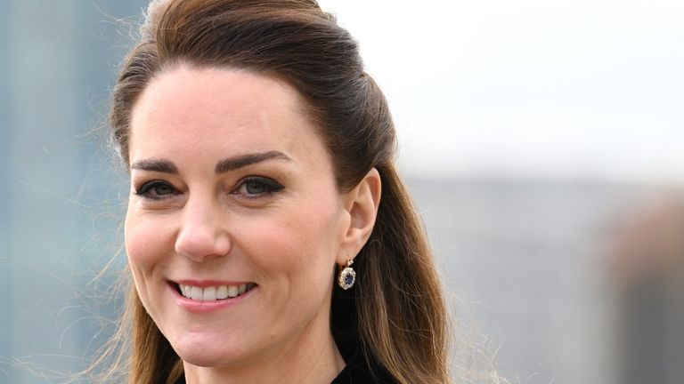 Kate middleton wearing nude colored lipstick