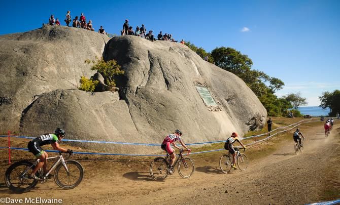 The leaders pass by the big rock that provides viewing of nearly the entire course