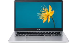 Ein Acer Aspire 5 vor einem weißen Hintergrund