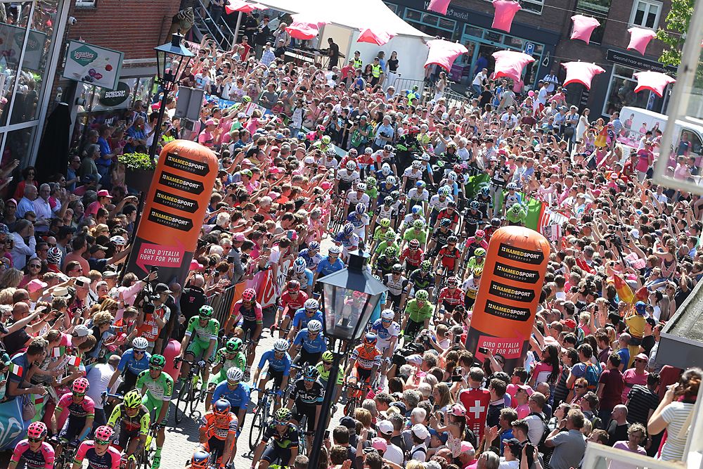 The start of stage 2 in Arnhem - Giro d'Italia