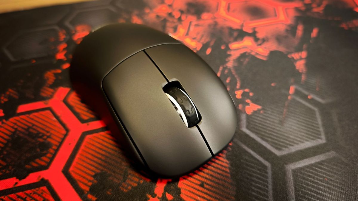 cherry mouse with white scroll wheel