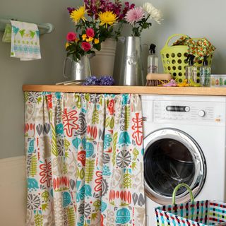 washing machine with curtain