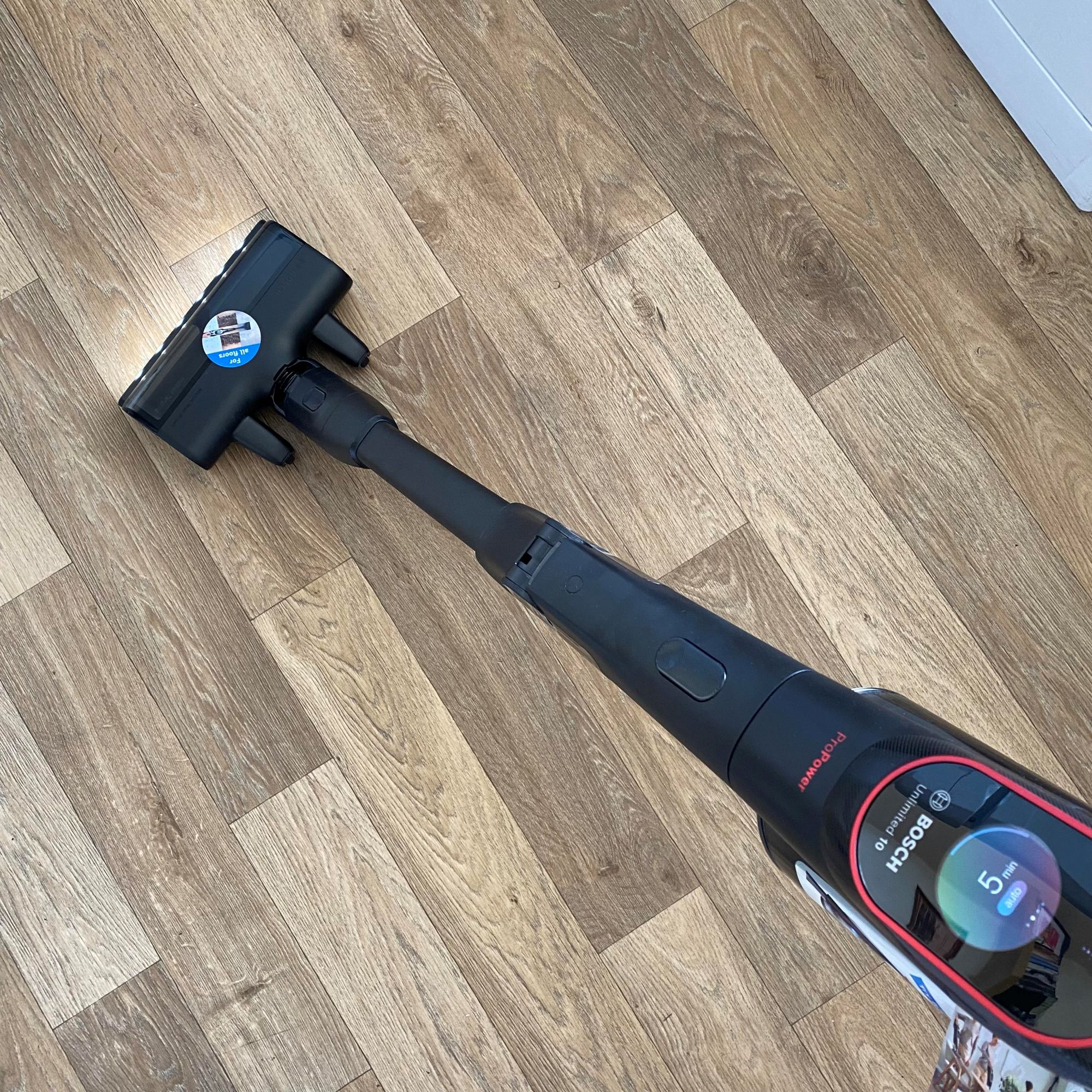 Bosch Unlimited 10 ProPower vacuuming hard floor
