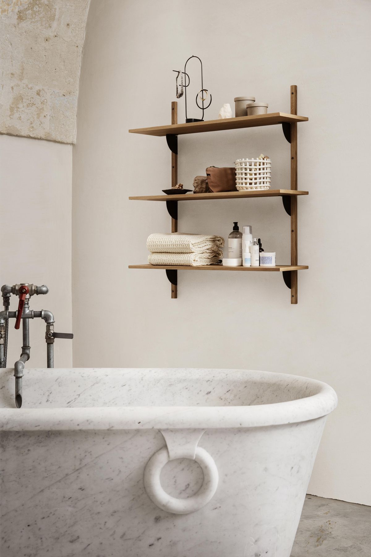 A shelf above the bath at just the right height for books and drinks!