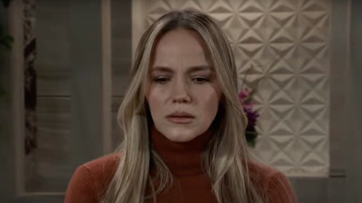 Alexa Havins as Lulu upset in General Hospital