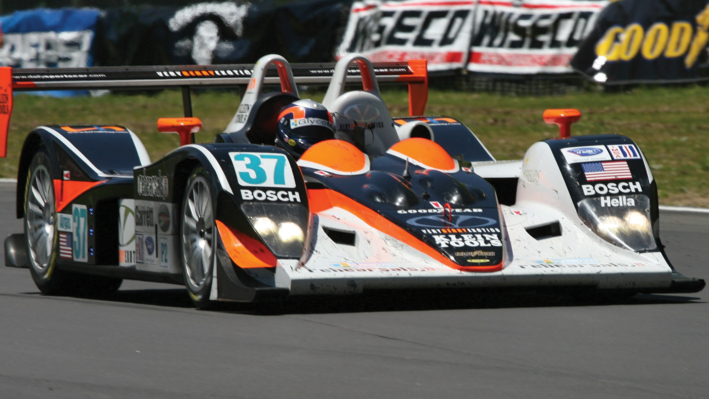 Liz Halliday-Sharp racing at Le Mans