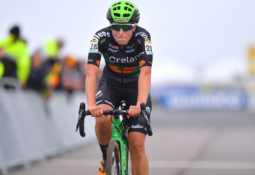 Maud Kaptheijns crosses the line