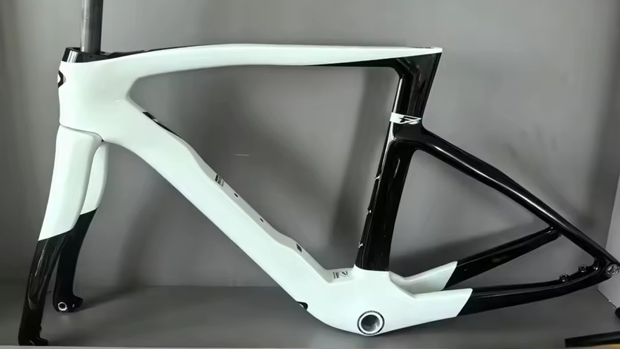 A fake Pinarello Dogma frame