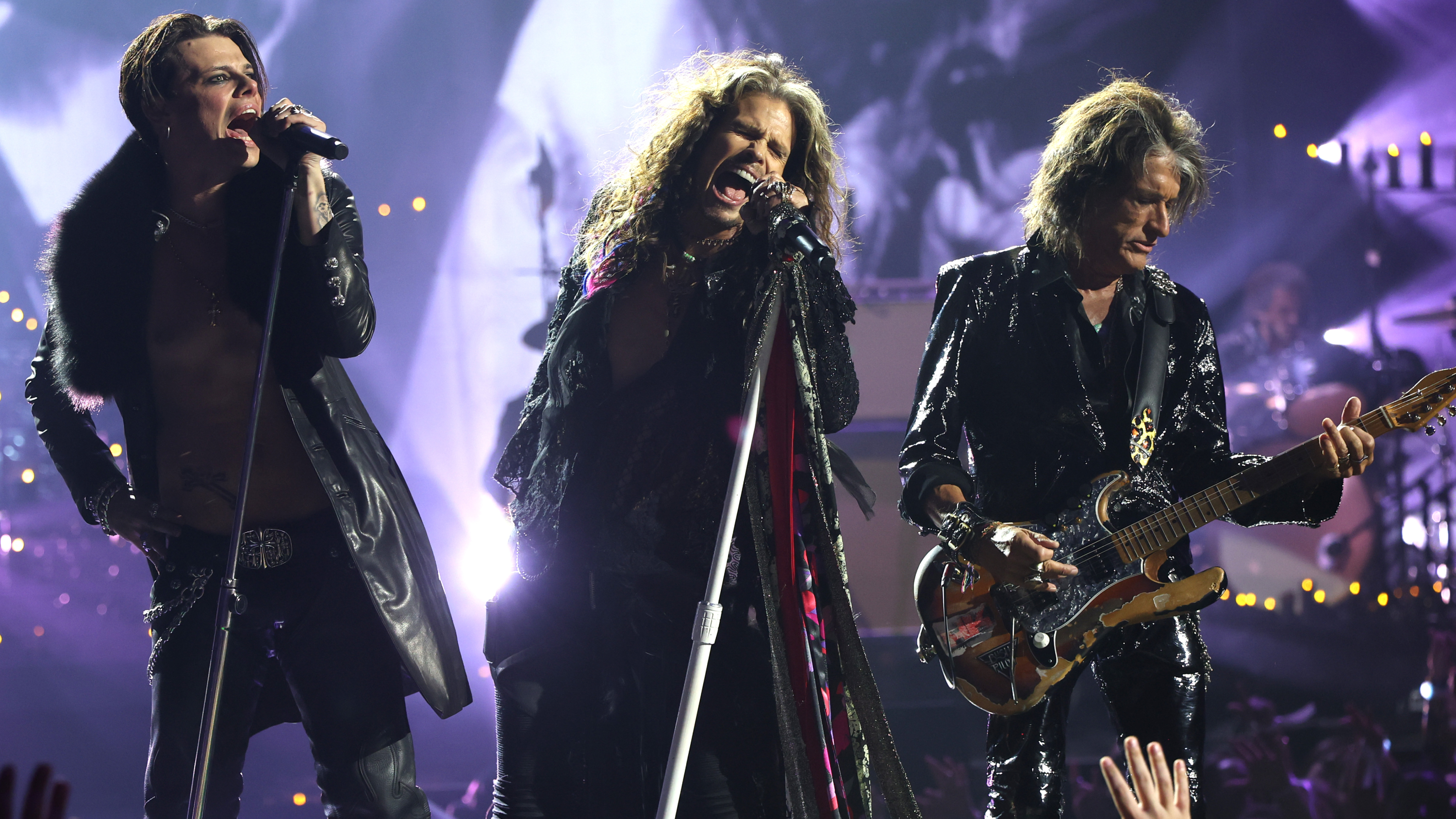 yungblud and aerosmith performing together at the MTV VMA Awards