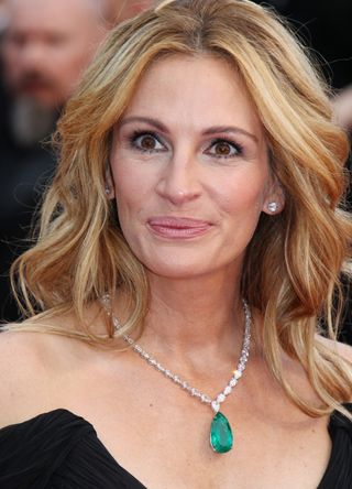 Julia Roberts with classic lined eyes and light pink lips