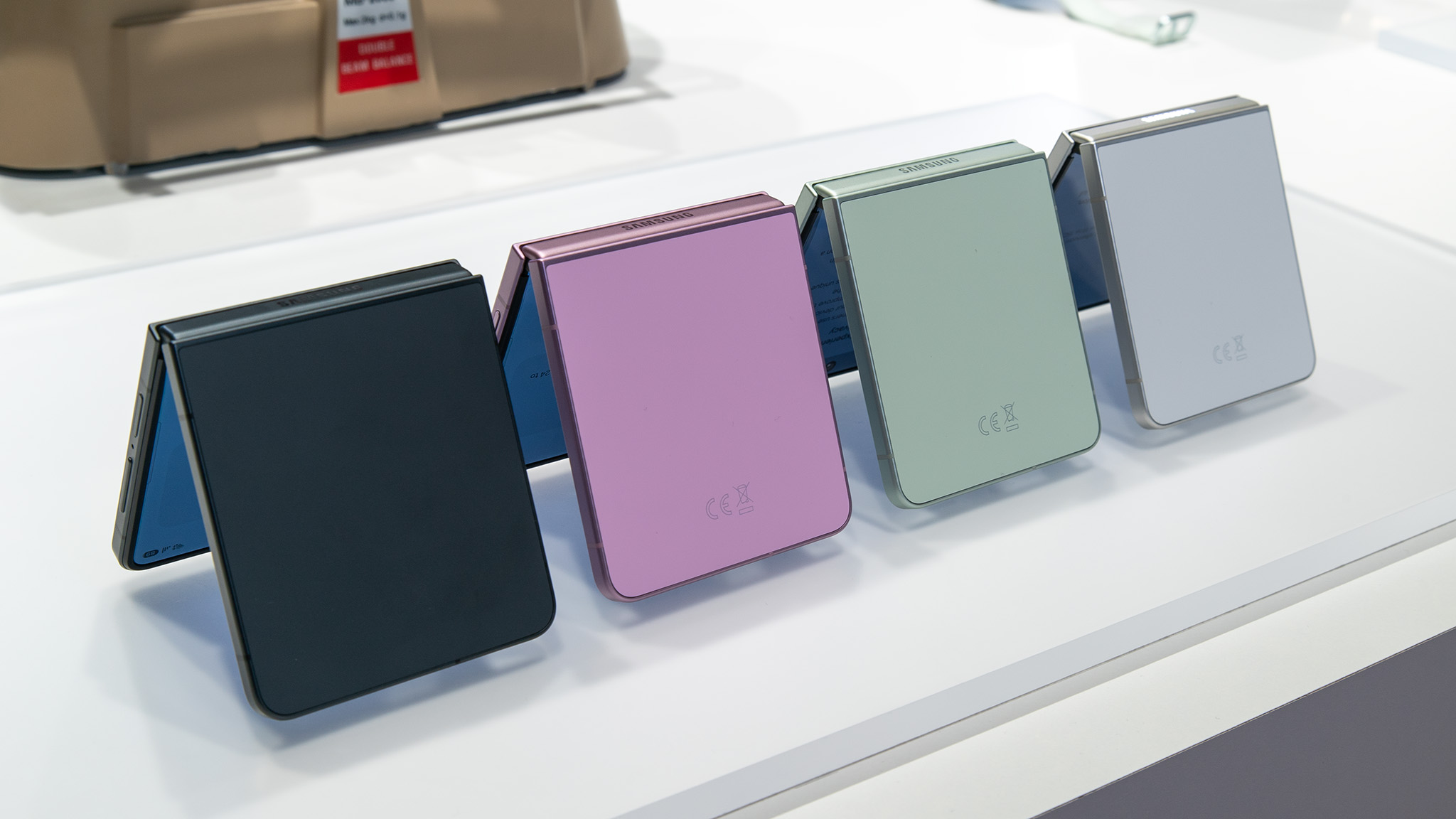 Hands-on with the Samsung Galaxy Z Flip 8
