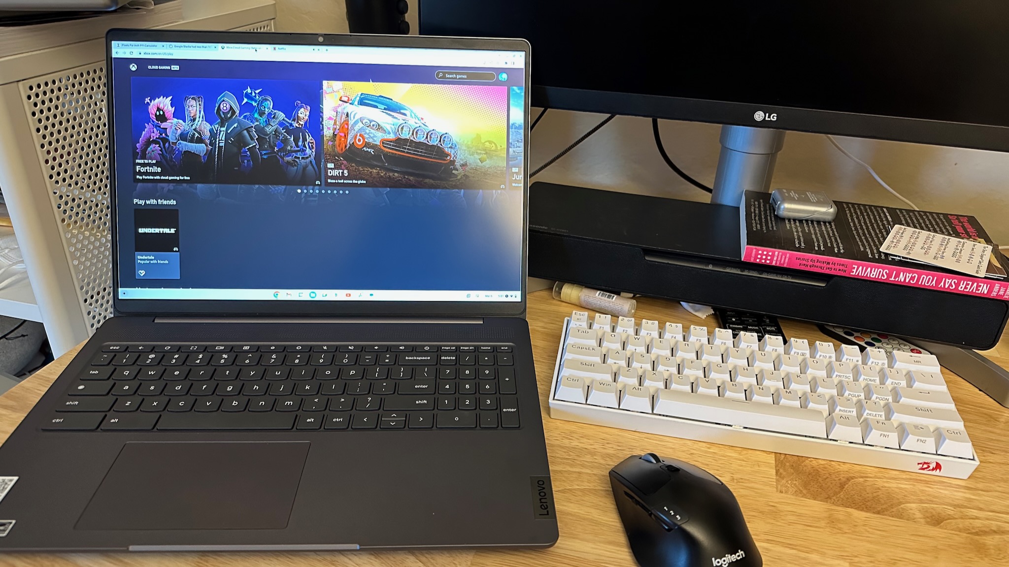 Lenovo 5i Chromebook (16-inch) sitting on a desk