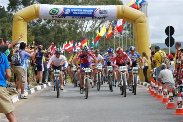 The start of the men's 55-59 race.