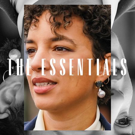 The Essentials - Pearl Drop earrings