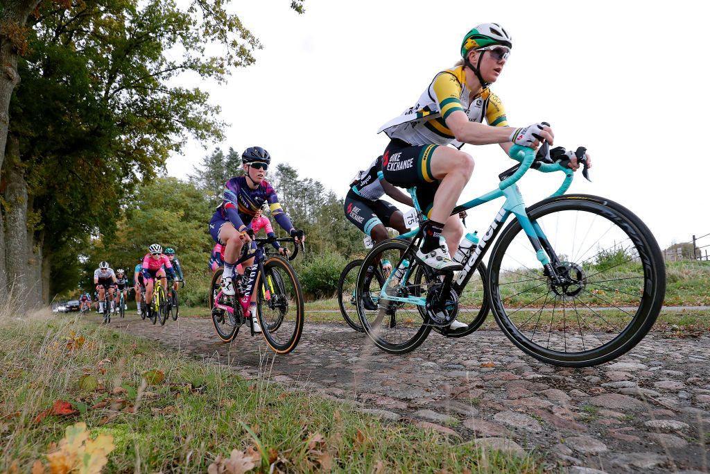 HOOGEVEEN NETHERLANDS OCTOBER 23 LR Alice Barnes of United Kingdom and Team Canyon SRAM Racing Sarah Roy of Australia and Team BikeExchange and the peloton compete through cobblestones sector during the 17th UCI Womens WorldTour Ronde van Drenthe 2021 a 1591km one day race from Assen to Hoogeveen UCIWWT RondevDrenthe on October 23 2021 in Hoogeveen Netherlands Photo by Bas CzerwinskiGetty Images