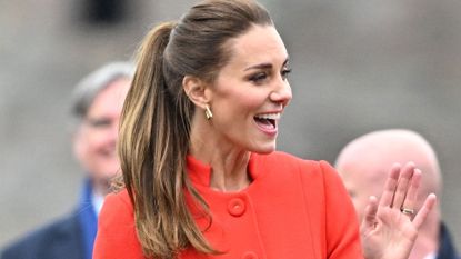 Queen Elizabeth II Platinum Jubilee 2022 - The Duke And Duchess Of Cambridge Visit Wales CARDIFF, WALES - JUNE 04: Catherine, Duchess of Cambridge departs after a visit of Cardiff Castle on June 04, 2022 in Cardiff, Wales. 