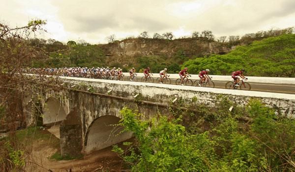 Rock Racing works hard on the front as the peloton heads over a bridge.
