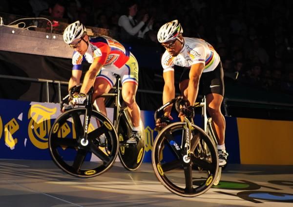 French rider Gregory Bauge can do this all night.