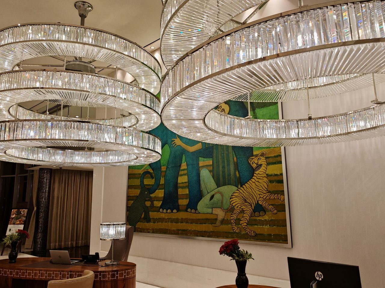 Photo of a restaurant lobby taken with Porsche Design Honor Magic 6 RSR